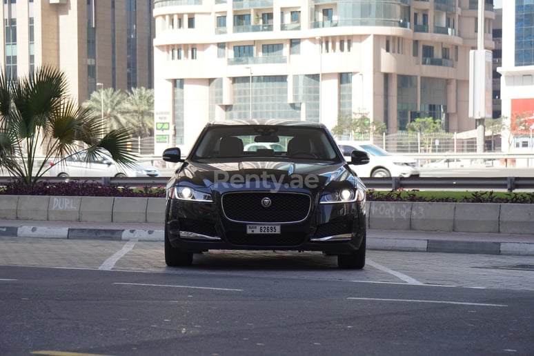 Jaguar XF (Zwart), 2019 te huur in Dubai