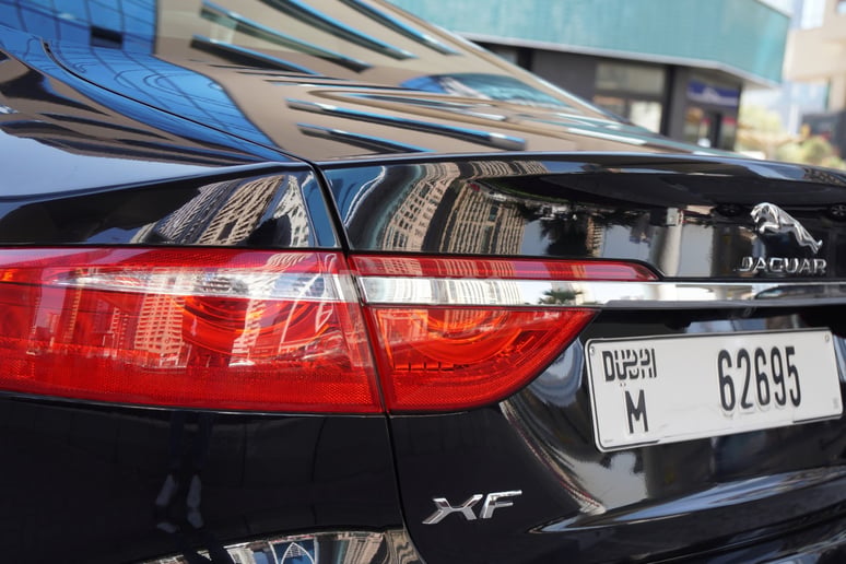 Jaguar XF (Zwart), 2019 te huur in Dubai