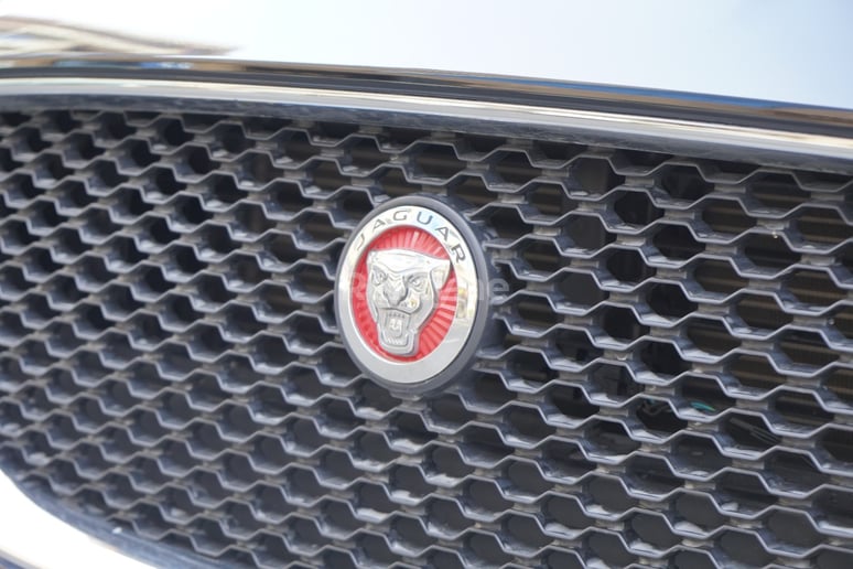 Jaguar XF (Zwart), 2019 te huur in Dubai