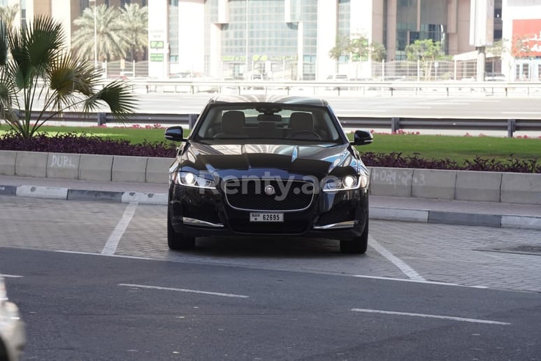 Jaguar XF (Noir), 2019 &agrave; louer &agrave; Sharjah