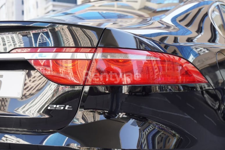 Jaguar XF (Noir), 2019 &agrave; louer &agrave; Sharjah