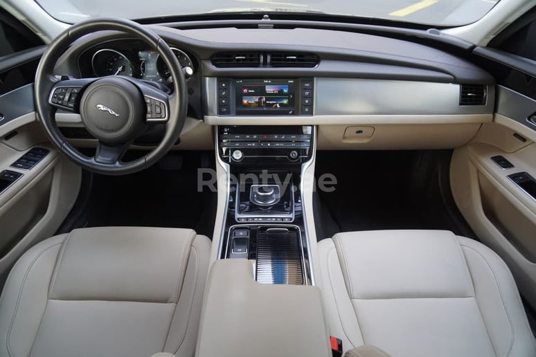 Jaguar XF (Noir), 2019 &agrave; louer &agrave; Sharjah