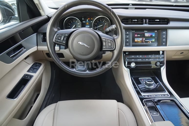 Jaguar XF (Noir), 2019 &agrave; louer &agrave; Sharjah