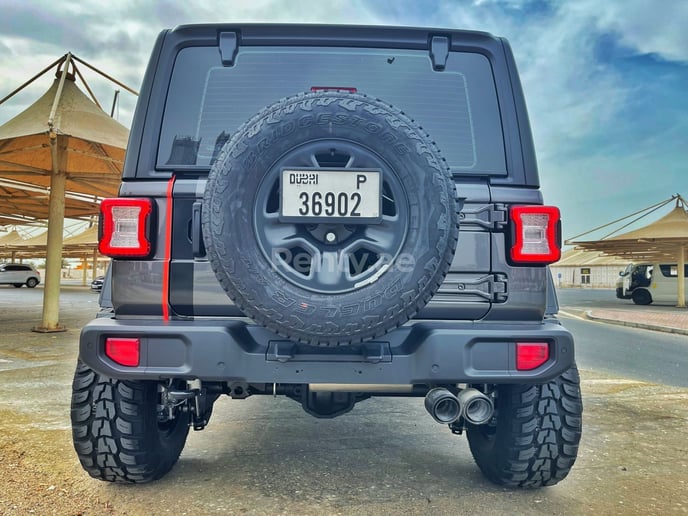 Jeep Wrangler (Nero), 2021 in affitto a Sharjah