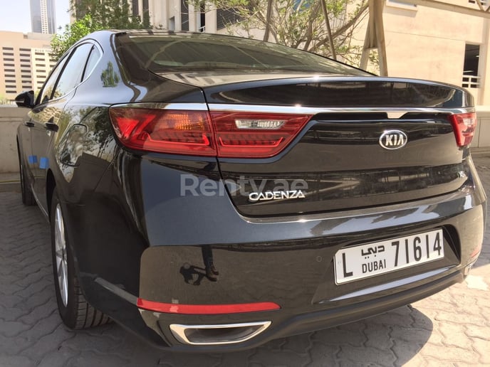 Dubai'de kiralık Kia Cadenza (Siyah), 2020