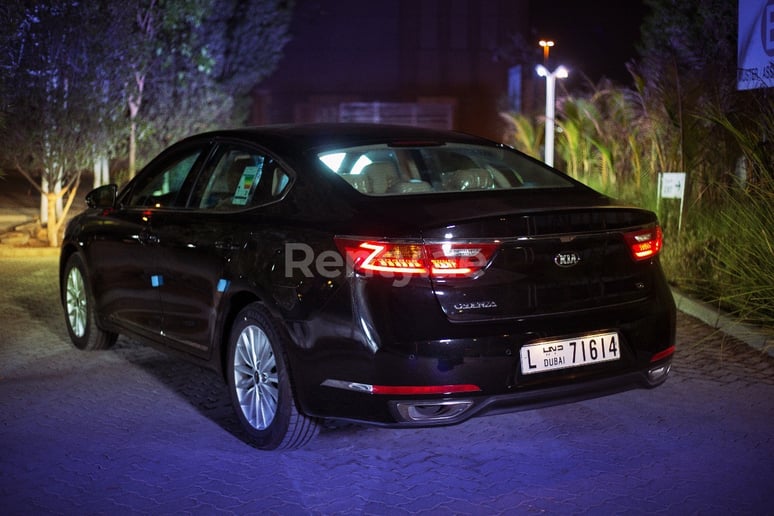 Dubai'de kiralık Kia Cadenza (Siyah), 2020