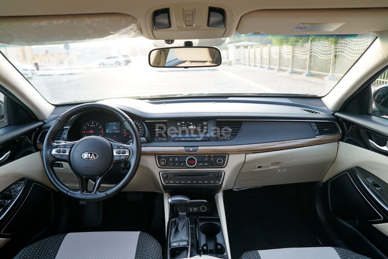 Dubai'de kiralık Kia Cadenza (Siyah), 2020
