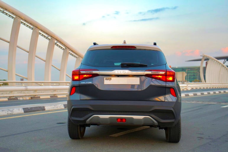 KIA Seltos (Negro), 2023 para alquiler en Dub&aacute;i
