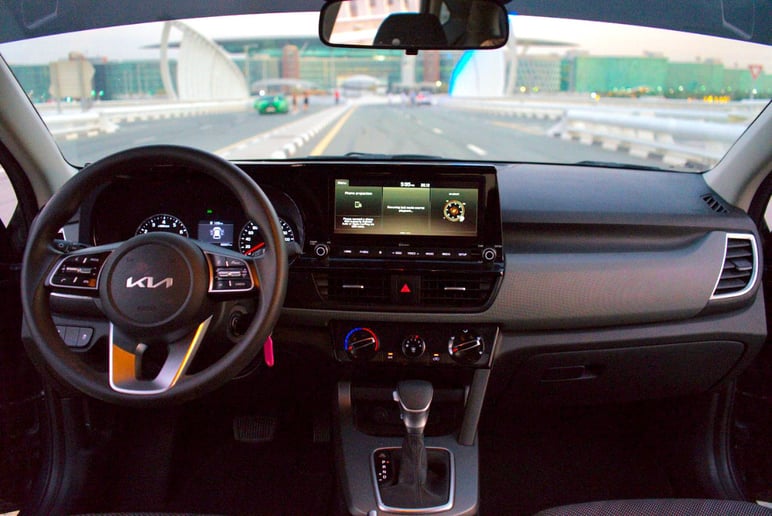 KIA Seltos (Negro), 2023 para alquiler en Dub&aacute;i