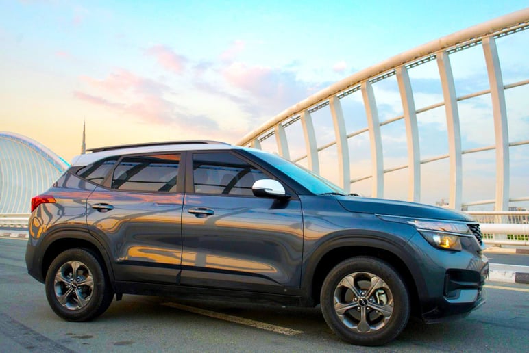 KIA Seltos (Negro), 2023 para alquiler en Dub&aacute;i