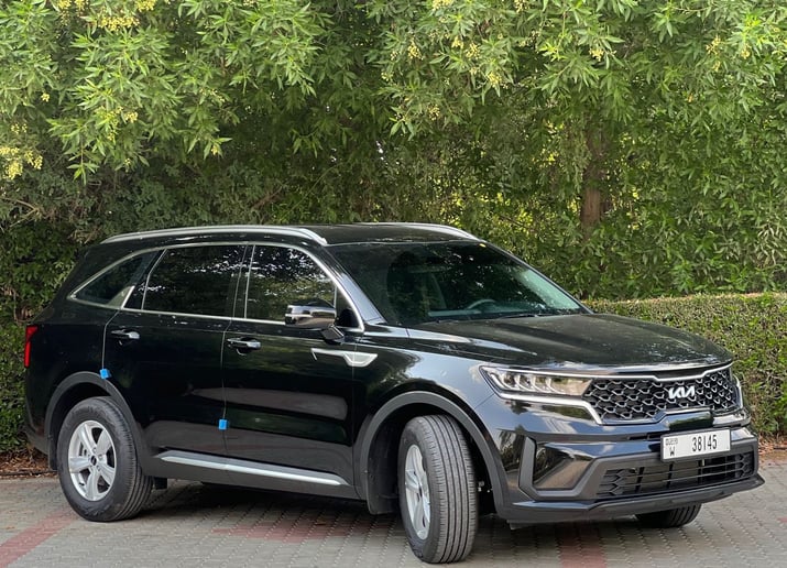 KIA Sorento (Schwarz), 2023  zur Miete in Dubai