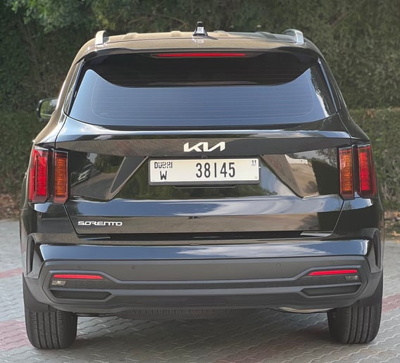 KIA Sorento (Schwarz), 2023  zur Miete in Dubai