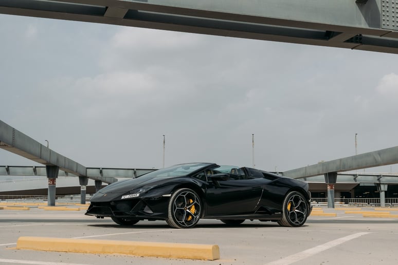 Lamborghini Evo Spyder (Noir), 2023 &agrave; louer &agrave; Ras Al Khaimah