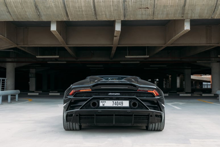 Lamborghini Evo Spyder (Noir), 2023 &agrave; louer &agrave; Ras Al Khaimah