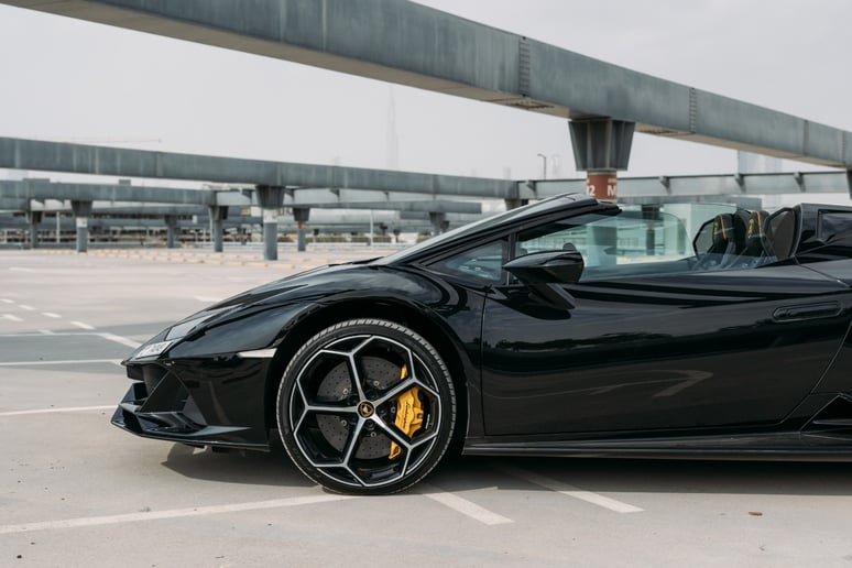 Lamborghini Evo Spyder (Noir), 2023 &agrave; louer &agrave; Ras Al Khaimah