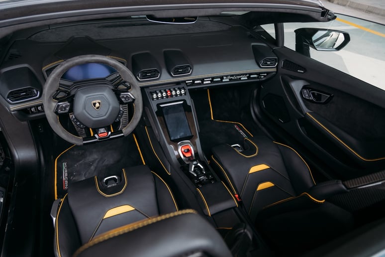 Lamborghini Evo Spyder (Noir), 2023 &agrave; louer &agrave; Ras Al Khaimah