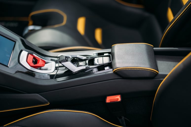 Lamborghini Evo Spyder (Черный), 2022 для аренды в Абу-Даби
