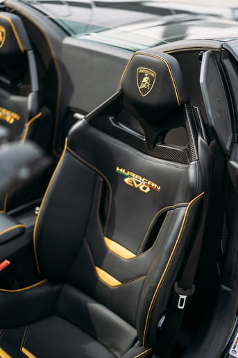 Lamborghini Evo Spyder (Черный), 2022 для аренды в Абу-Даби