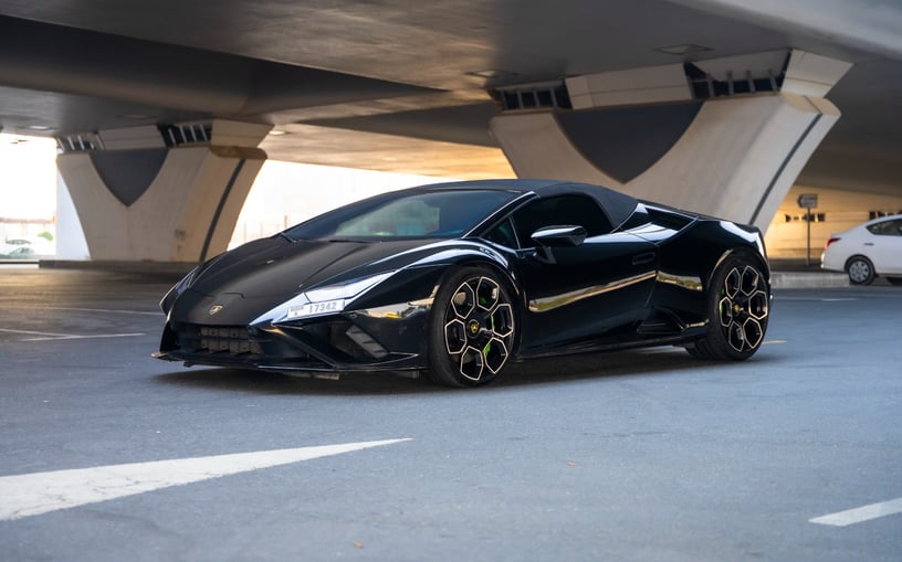 Lamborghini Evo Spyder (Zwart), 2023 - lease-aanbiedingen in Abu Dhabi