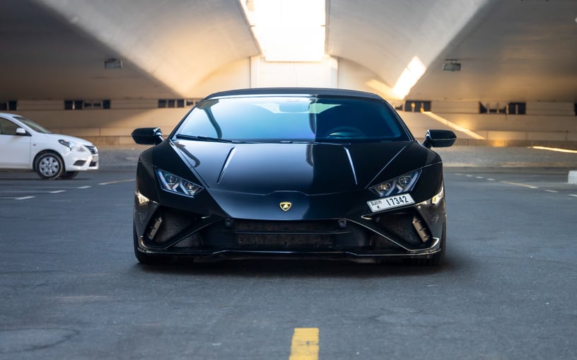 Lamborghini Evo Spyder (Zwart), 2023 - lease-aanbiedingen in Abu Dhabi
