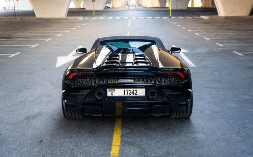 Lamborghini Evo Spyder (Zwart), 2023 - lease-aanbiedingen in Abu Dhabi