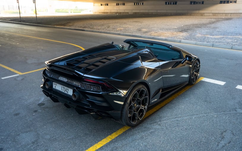 Lamborghini Evo Spyder (Zwart), 2023 - lease-aanbiedingen in Abu Dhabi