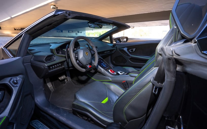 Lamborghini Evo Spyder (Zwart), 2023 - lease-aanbiedingen in Abu Dhabi