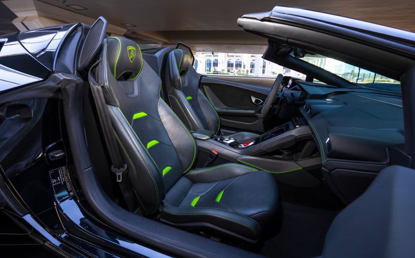 Lamborghini Evo Spyder (Zwart), 2023 - lease-aanbiedingen in Abu Dhabi