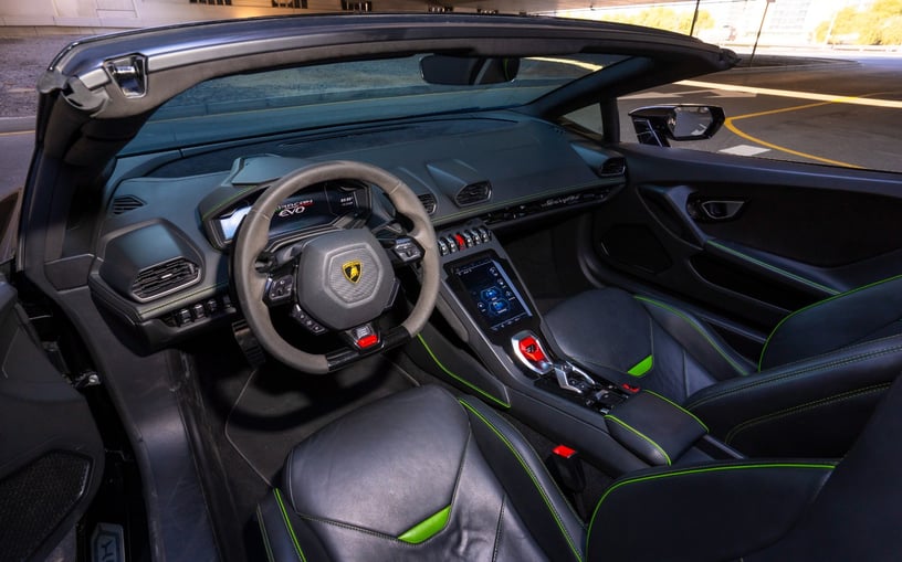 Lamborghini Evo Spyder (Zwart), 2023 - lease-aanbiedingen in Abu Dhabi