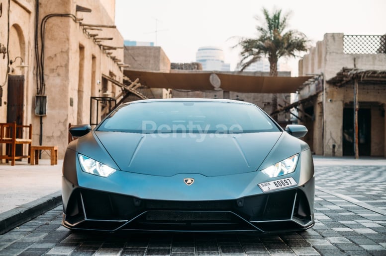 إيجار لامبورغيني إيفو (أسود), 2020 في دبي