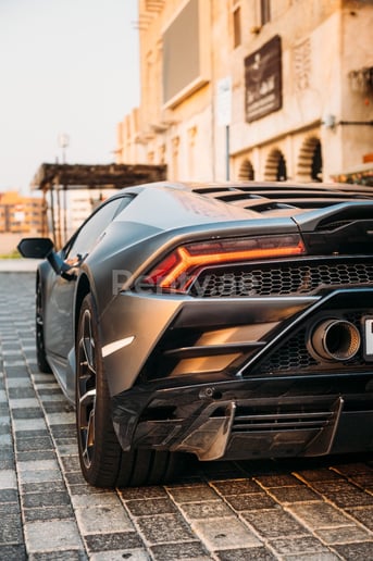 إيجار لامبورغيني إيفو (أسود), 2020 في دبي
