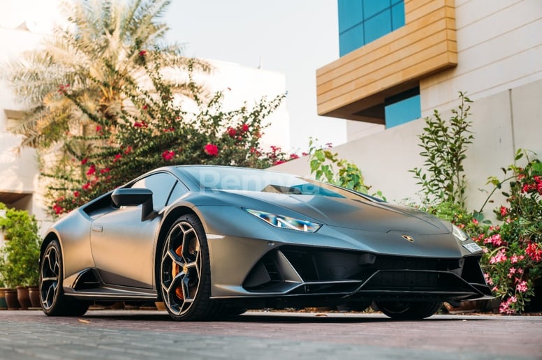 إيجار لامبورغيني إيفو (أسود), 2020 في دبي