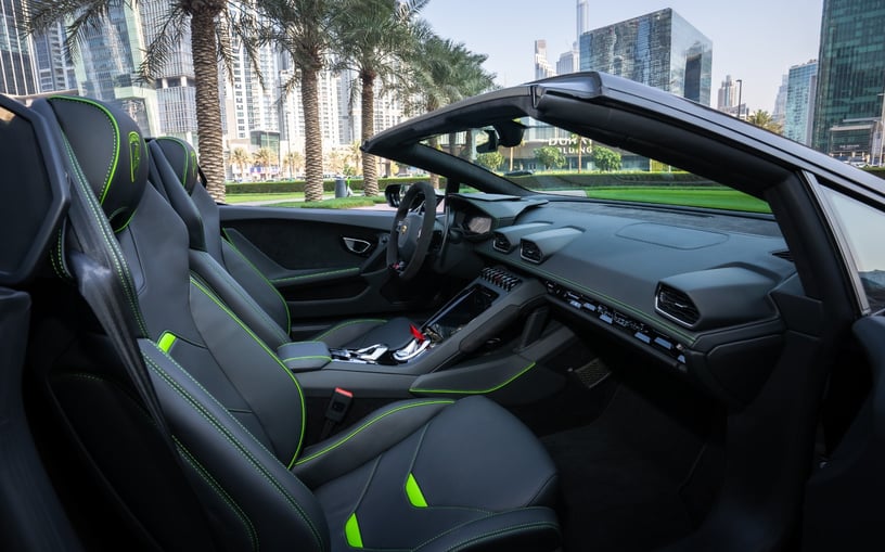 Lamborghini Evo Spyder (Schwarz), 2023 - stündlich Stundenmiete in Dubai 2