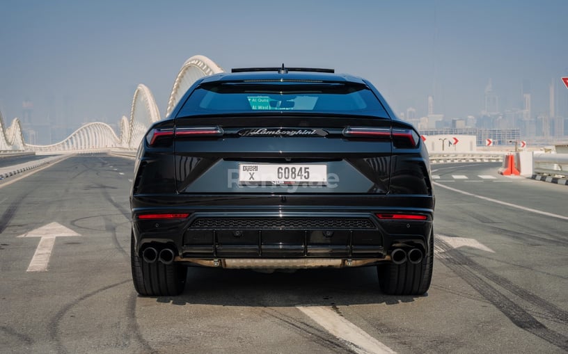 إيجار Lamborghini Urus (أسود), 2020 في دبي 1