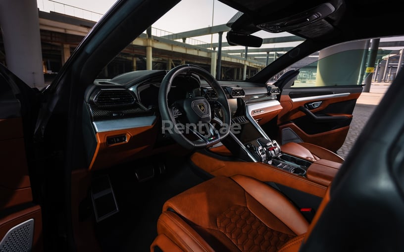 إيجار Lamborghini Urus (أسود), 2020 في دبي 3