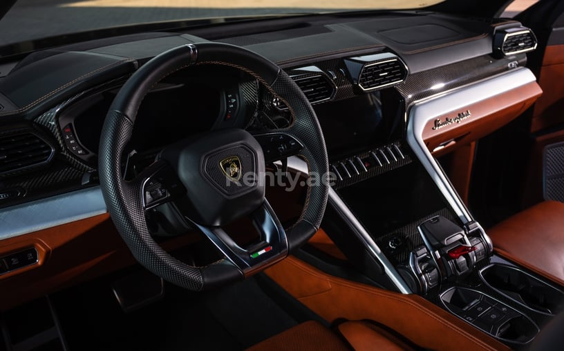 إيجار Lamborghini Urus (أسود), 2020 في دبي 4
