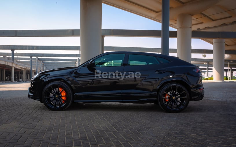 Lamborghini Urus (Schwarz), 2020  zur Miete in Abu Dhabi