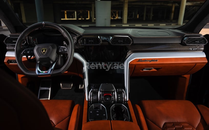 Lamborghini Urus (Schwarz), 2020  zur Miete in Abu Dhabi