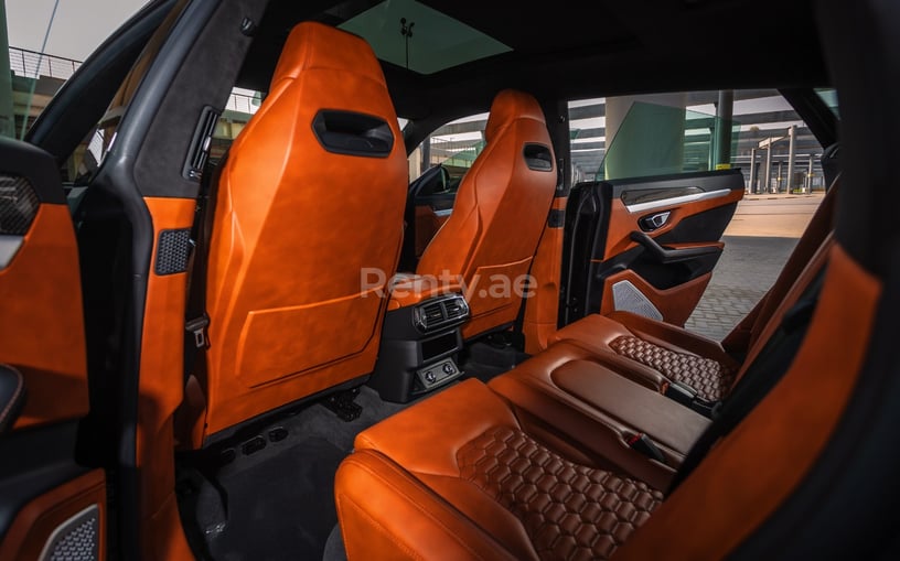 Lamborghini Urus (Schwarz), 2020  zur Miete in Abu Dhabi