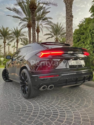 Lamborghini Urus (Nero), 2021 in affitto a Dubai
