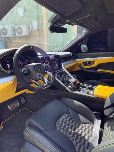 Lamborghini Urus (Nero), 2021 in affitto a Dubai