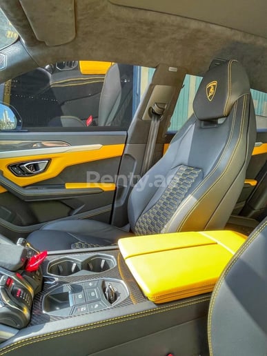 Lamborghini Urus (Nero), 2021 in affitto a Dubai