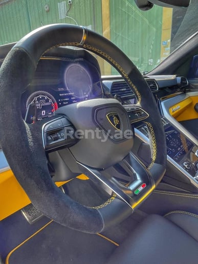 Lamborghini Urus (Nero), 2021 in affitto a Dubai