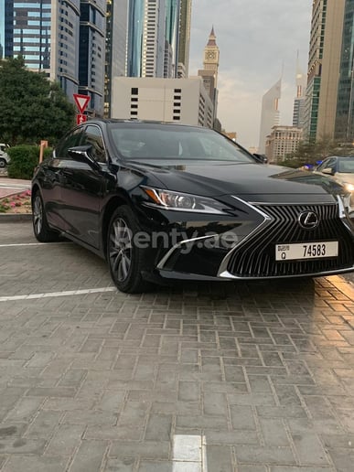 在迪拜 租 雷克萨斯 ES350 (黑色), 2019