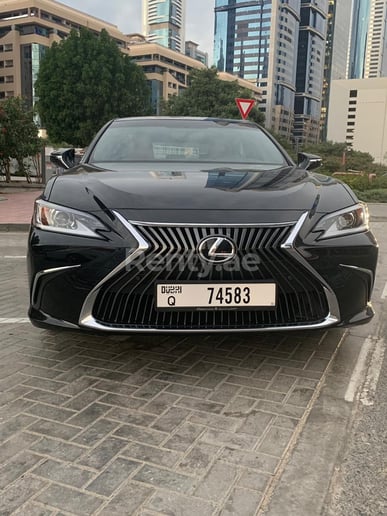 在迪拜 租 雷克萨斯 ES350 (黑色), 2019