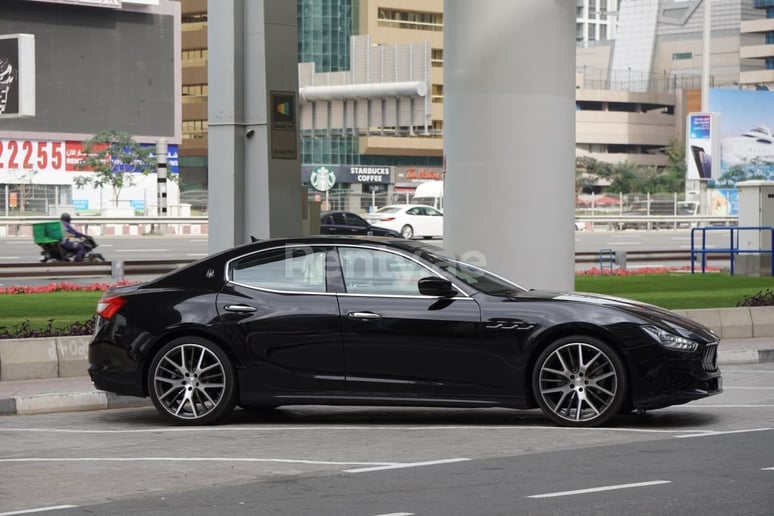 Maserati Ghibli (Negro), 2019 para alquiler en Sharjah