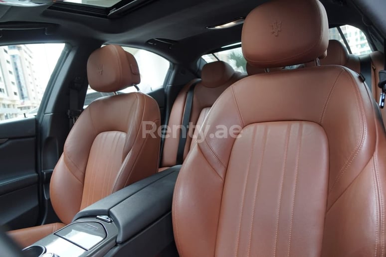 Maserati Ghibli (Negro), 2019 para alquiler en Sharjah