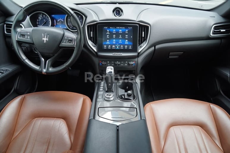 Maserati Ghibli (Negro), 2019 para alquiler en Sharjah