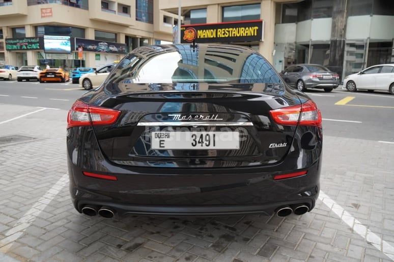 Maserati Ghibli (Negro), 2019 para alquiler en Sharjah