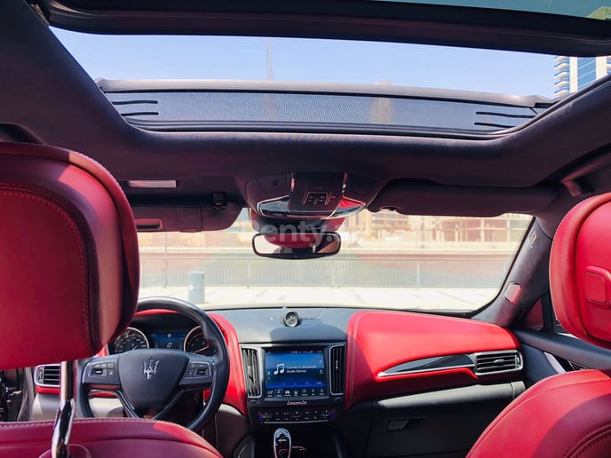 Maserati Levante (Noir), 2019 &agrave; louer &agrave; Duba&iuml;